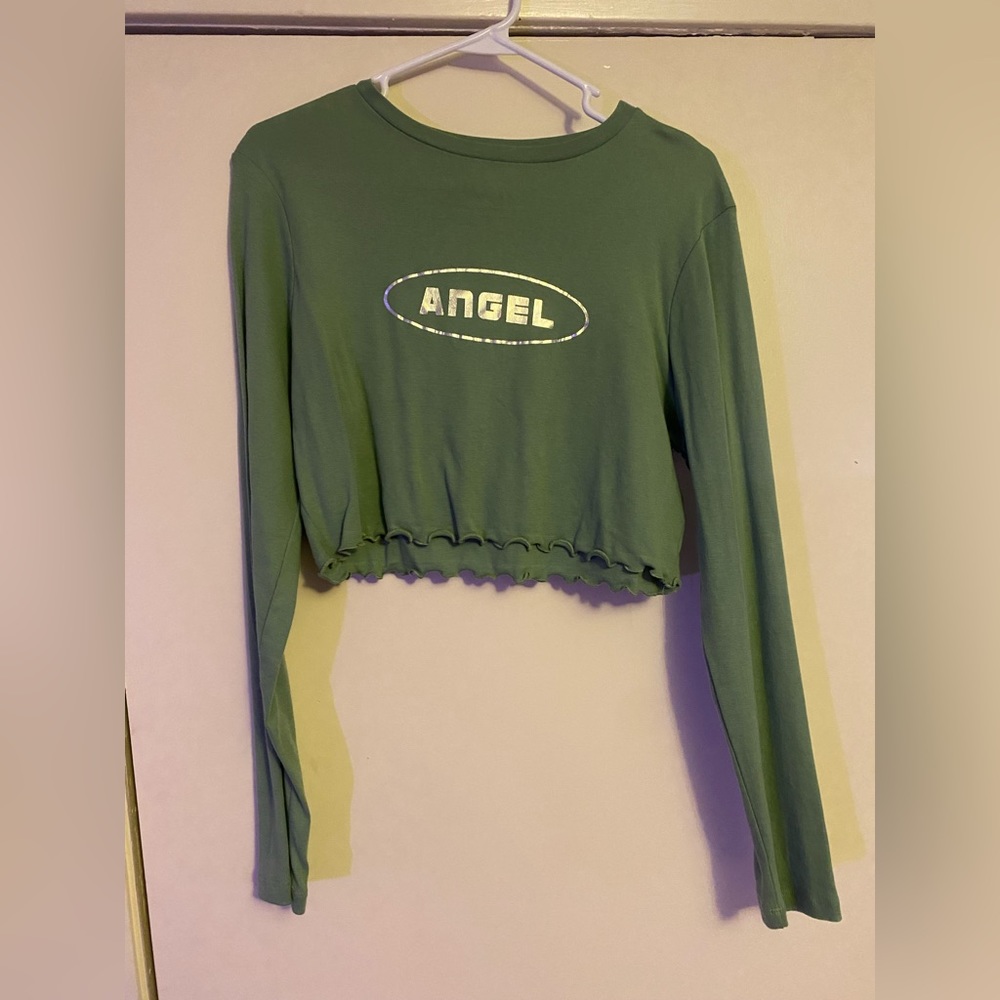 Cropped long sleeve lettuce hem top